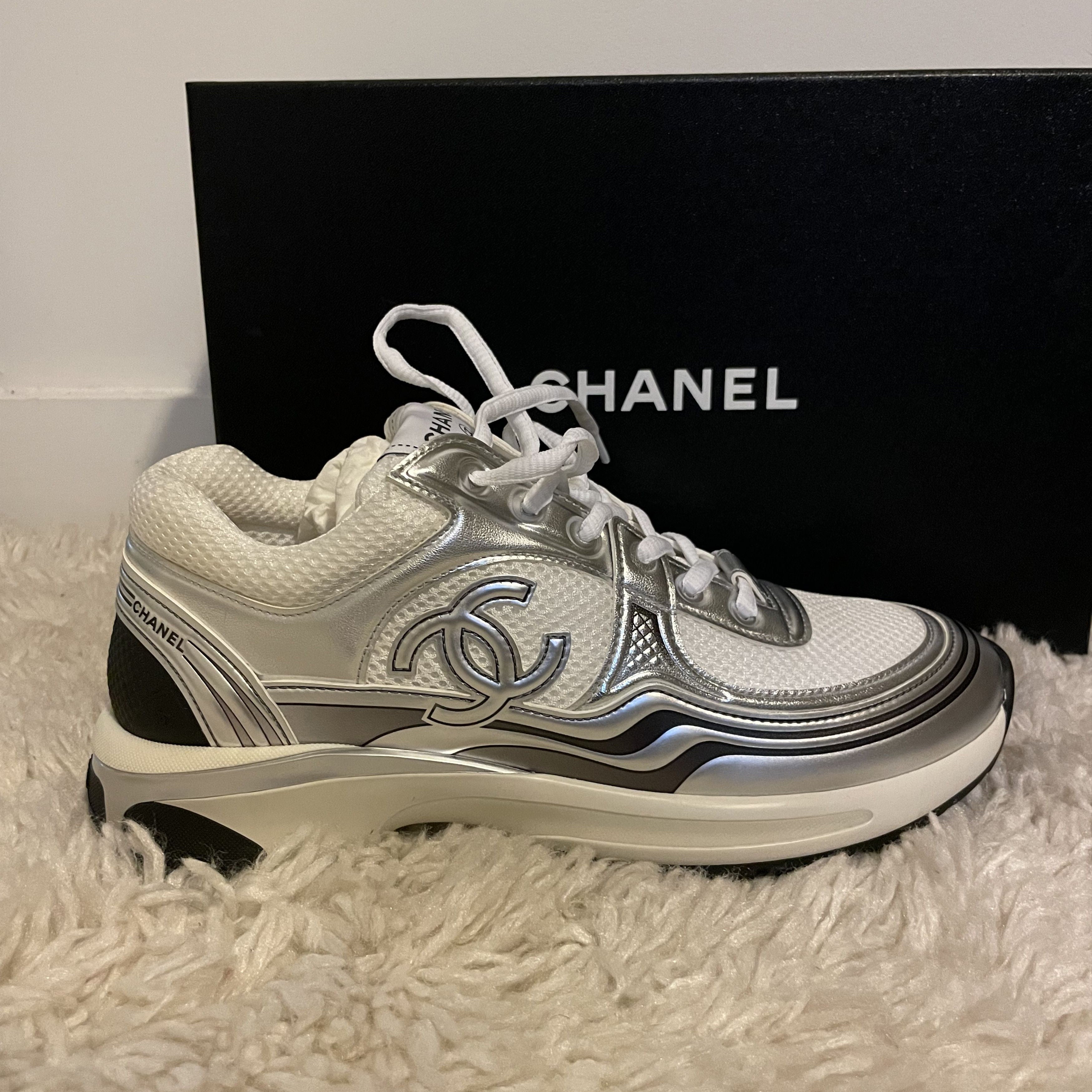 Runner Laminated Interlocking Metallic