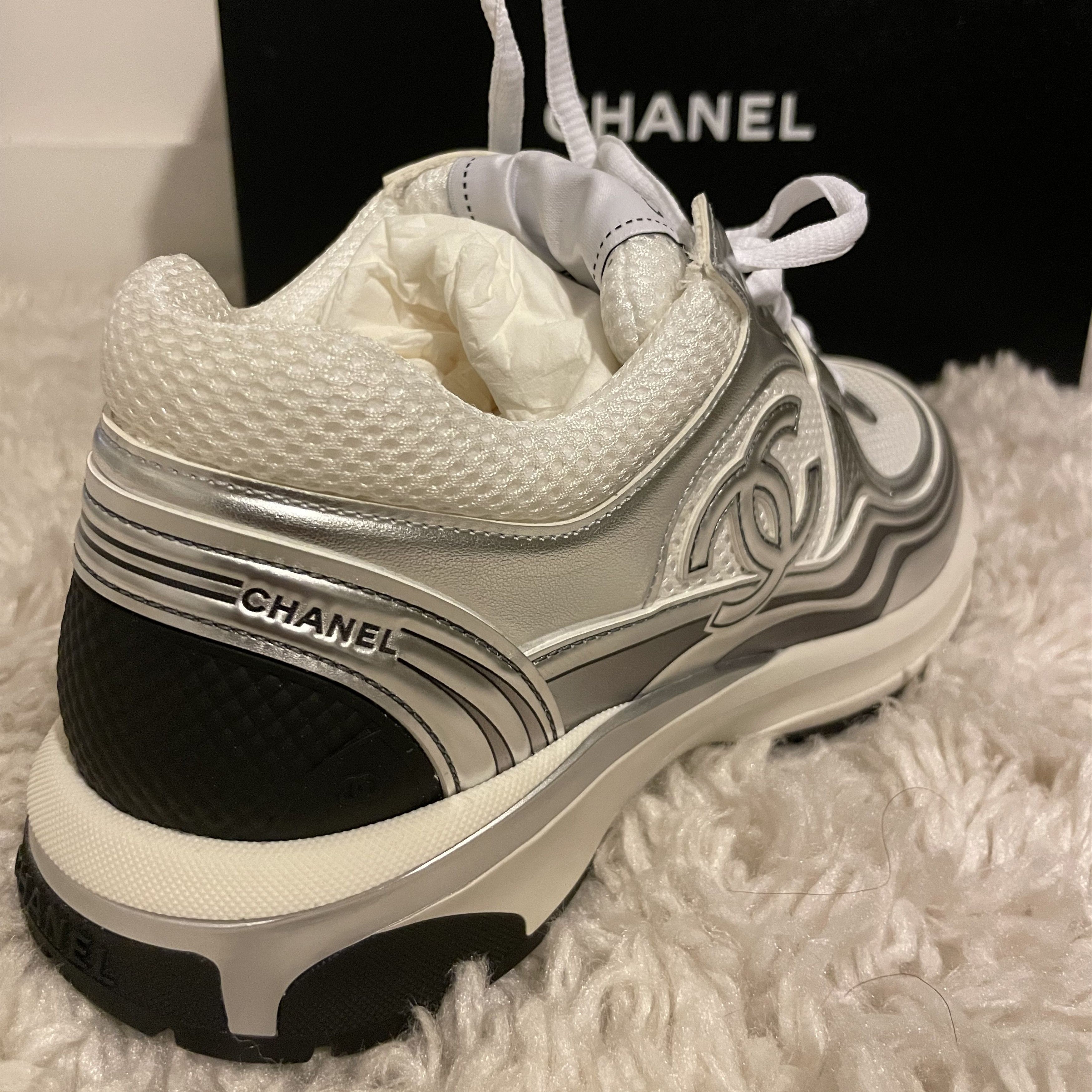 Runner Laminated Interlocking Metallic